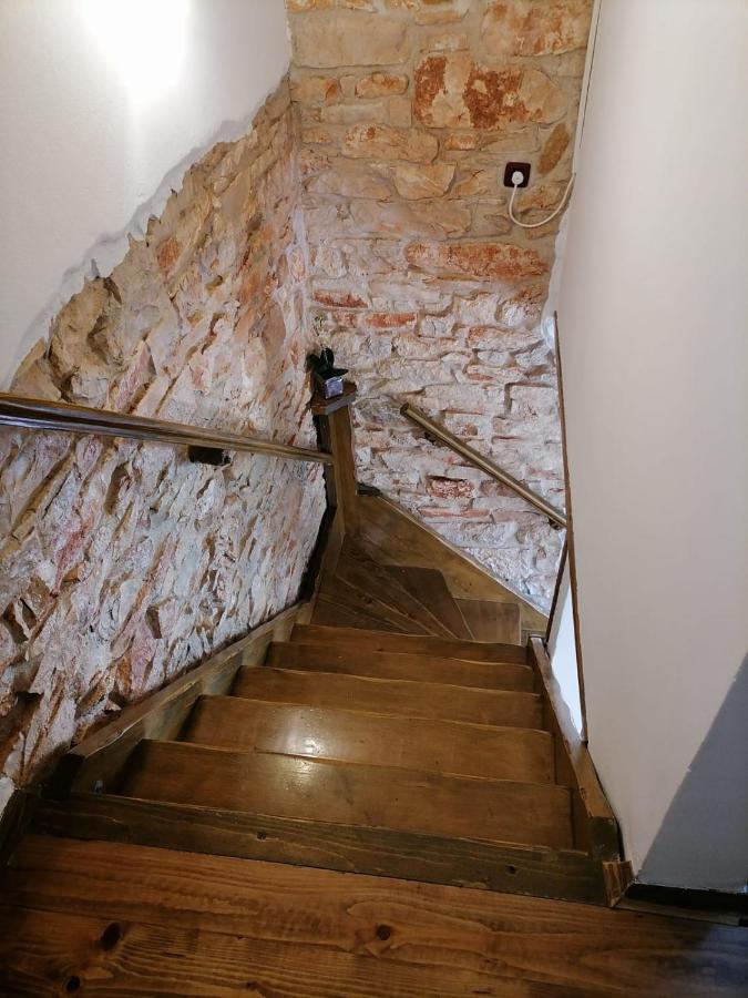 Willa Mala Kuca Sa Velikim Grijanim Bazenom Antonio Šišan Zewnętrze zdjęcie